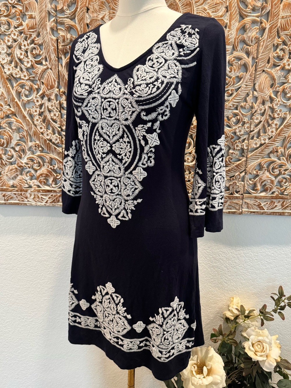 a'gaci Navy Blue 3/4 Flare Sleeves Dress w/ White Embroidery, Lightweight Classy - Picture 5 of 15